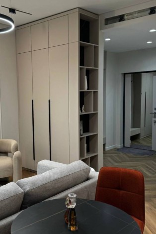 Прихожая с открытой нишей