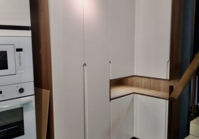 Шкаф с фасадами Эмаль матовая и интегрированными ручками